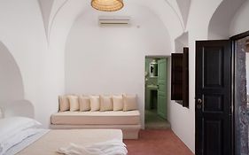 Madame Kalitsi Cozy Suites